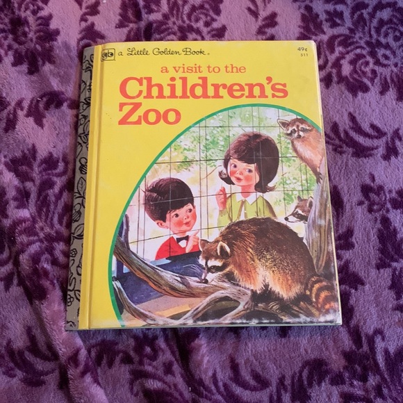 Little Golden Book, “A visit to the children’s zoo” and “What kind of truck?” - Picture 2 of 11
